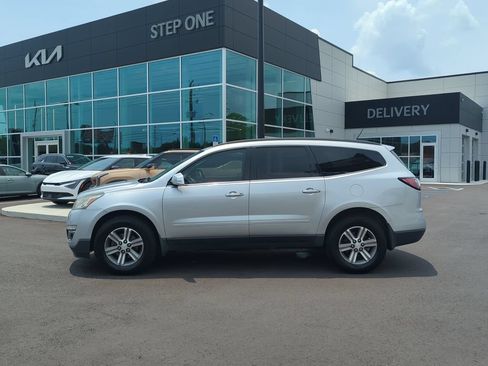 Used 2015 Chevrolet Traverse LT FWD image 4