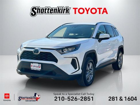 Used 2022 Toyota RAV4 LE image 1