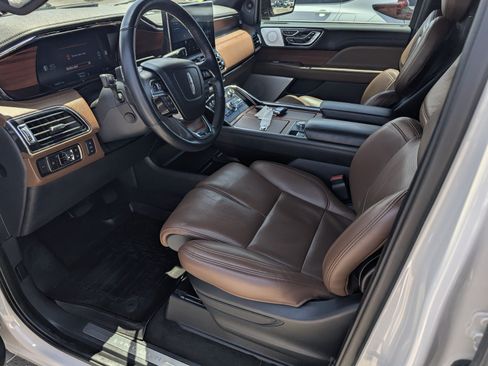 Certified 2024 Lincoln Navigator L Reserve AWD/4WD image 11