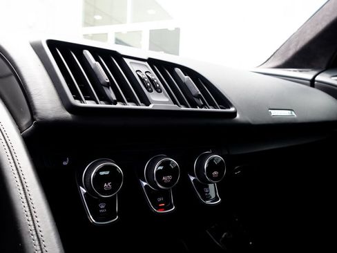 Used 2017 Audi R8 V10 w/ Carbon Exterior Package AWD/4WD image 34