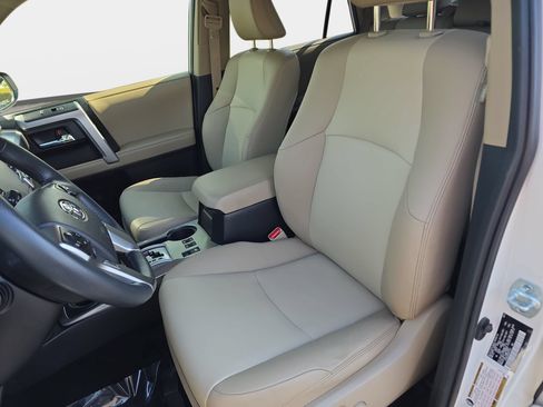 Used 2022 Toyota 4Runner SR5 Premium w/ Moonroof Package AWD/4WD image 15