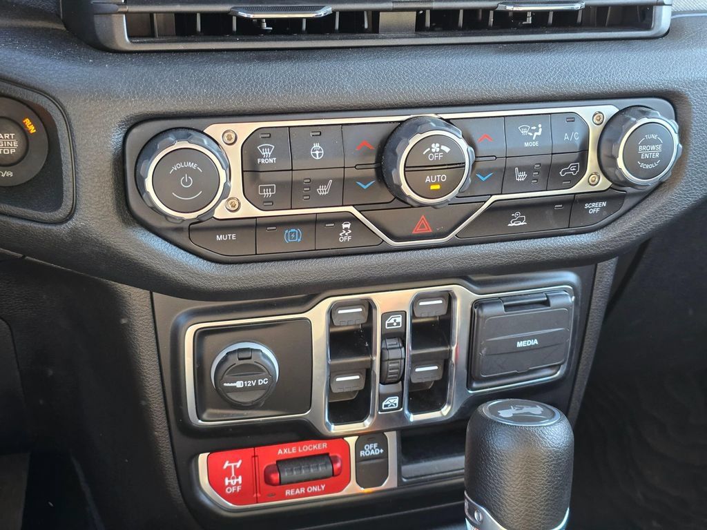 Used 2024 Jeep Wrangler Unlimited AWD/4WD image 25