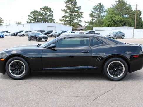 Used 2011 Chevrolet Camaro LS RWD image 3