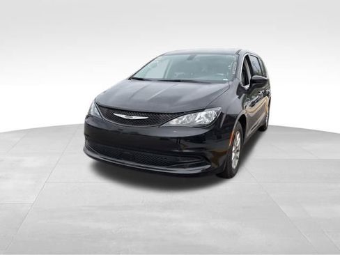 Used 2022 Chrysler Voyager LX FWD image 1