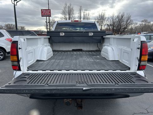 Used 2007 GMC Sierra 2500 SLT w/ Heavy-Duty Power Package image 9