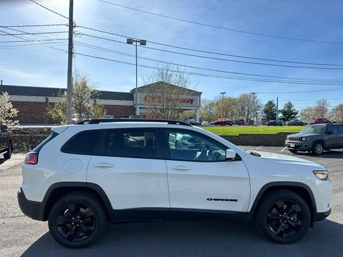 Used 2019 Jeep Cherokee Latitude Plus AWD/4WD image 12