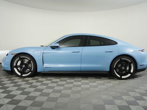 Used 2022 Porsche Taycan image 8