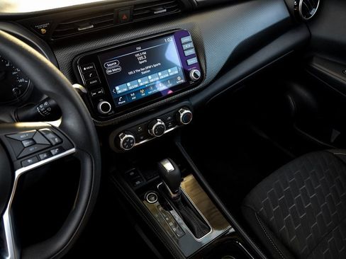 Used 2024 Nissan Kicks SV image 33