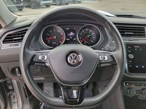 Used 2020 Volkswagen Tiguan SE image 23
