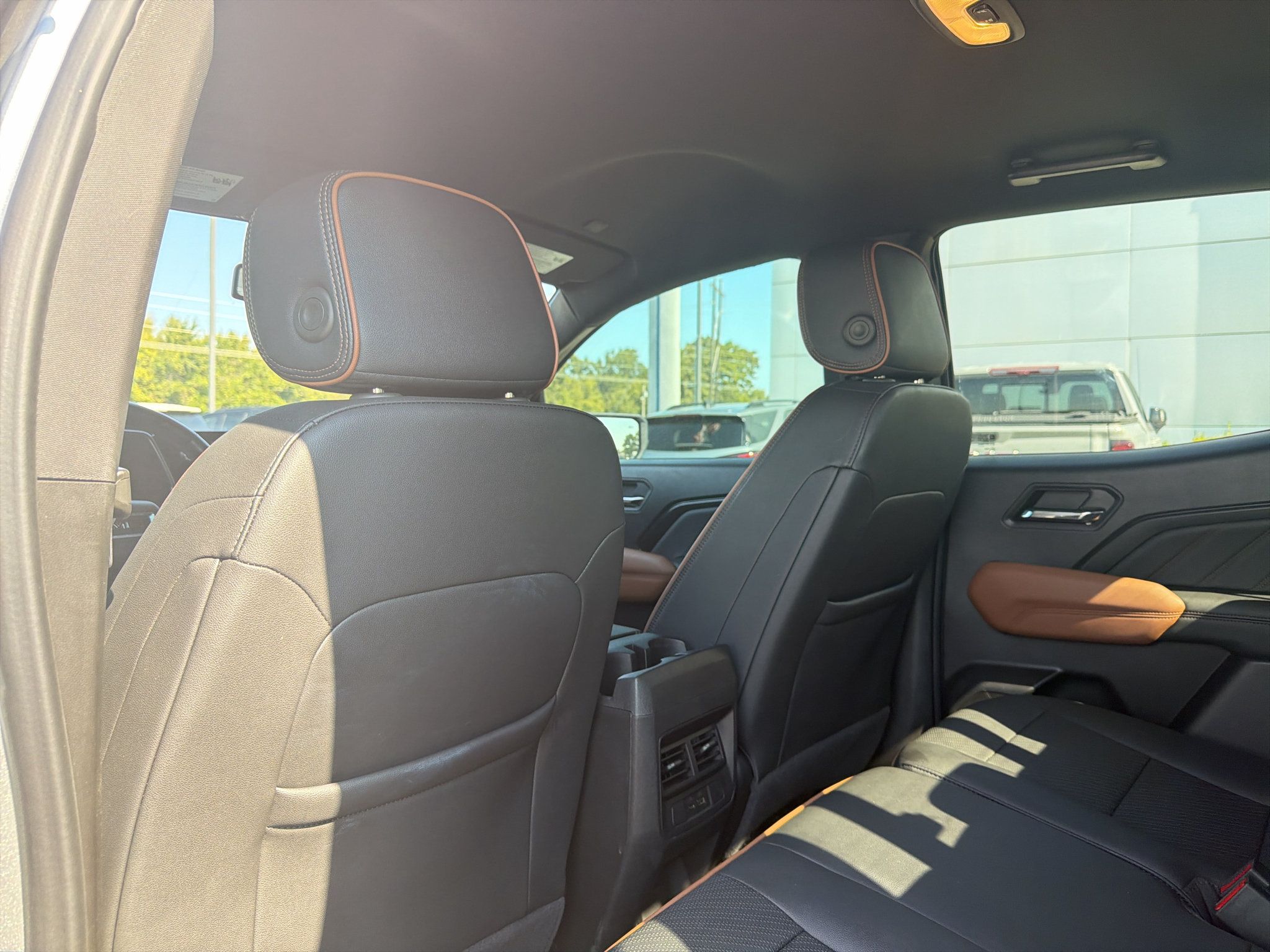 Used 2024 GMC Canyon AT4 w/ AT4 Premium Package AWD/4WD image 13