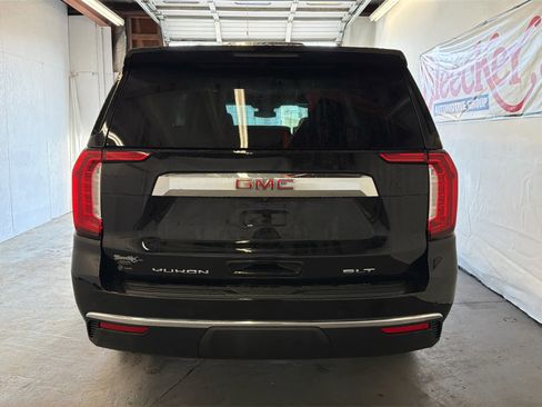 Used 2023 GMC Yukon XL SLT w/ SLT Premium Package image 6