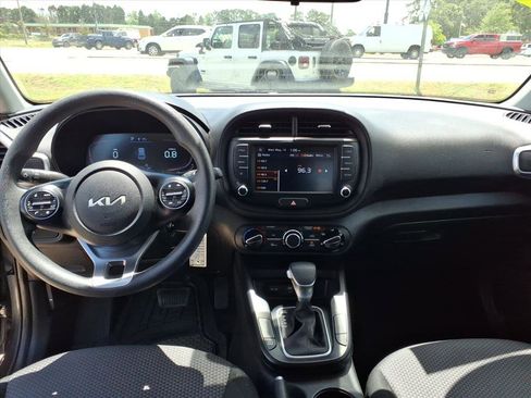 Used 2024 Kia Soul LX w/ Option Group 015 FWD image 10