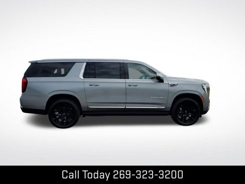 New 2025 GMC Yukon XL Denali w/ Denali Reserve Package image 11