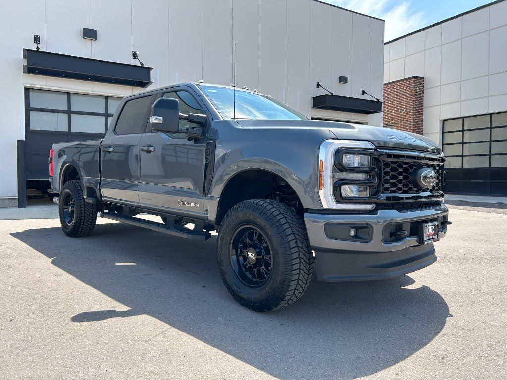 Used 2026 Ford F350 Lariat w/ Black Appearance Package AWD/4WD image 2