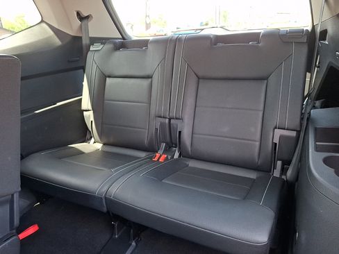 Used 2023 Volkswagen Atlas SE w/ Black Wheel Package FWD image 11