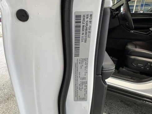 Used 2025 Jeep Grand Cherokee Limited image 26