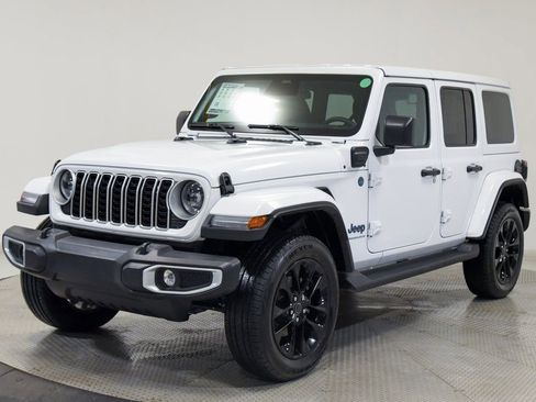 Used 2025 Jeep Wrangler Sahara 4xe image 3