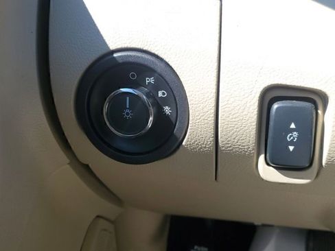 Used 2018 Ford Taurus Limited FWD image 19