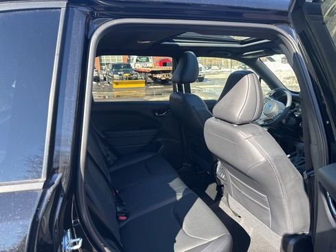 Used 2025 Subaru Forester Limited AWD/4WD image 13