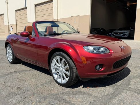 Used 2006 MAZDA MX-5 Miata Grand Touring w/ Premium Pkg RWD image 11