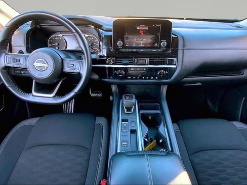 Used 2024 Nissan Pathfinder SV image 7