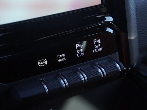 New 2026 RAM 2500 Laramie w/ Night Edition AWD/4WD image 18