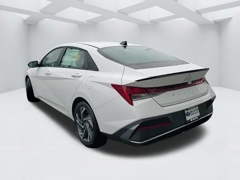 New 2025 Hyundai Elantra SEL image 7
