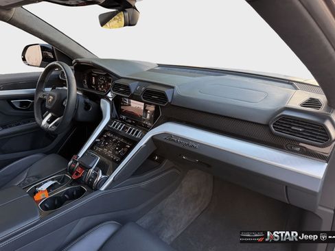 Used 2022 Lamborghini Urus AWD/4WD image 23