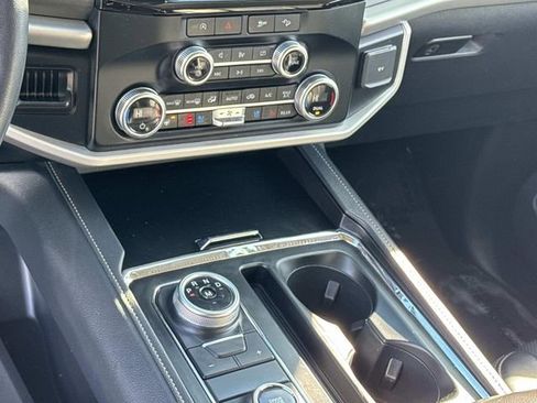 Used 2024 Ford Expedition XLT image 22