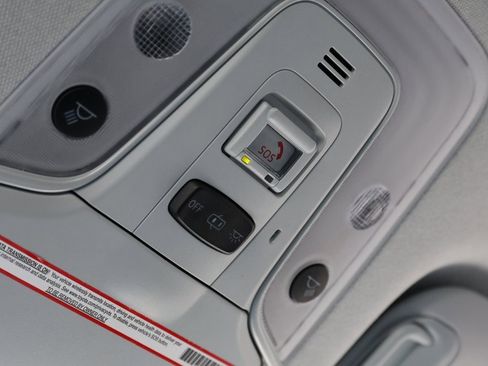 Certified 2022 Toyota Prius LE image 29