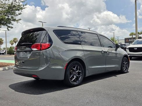Used 2020 Chrysler Pacifica Touring-L Plus w/ Advanced Safetytec Group FWD image 6