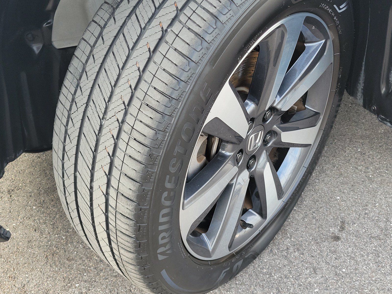 Used 2024 Honda Pilot Touring image 11