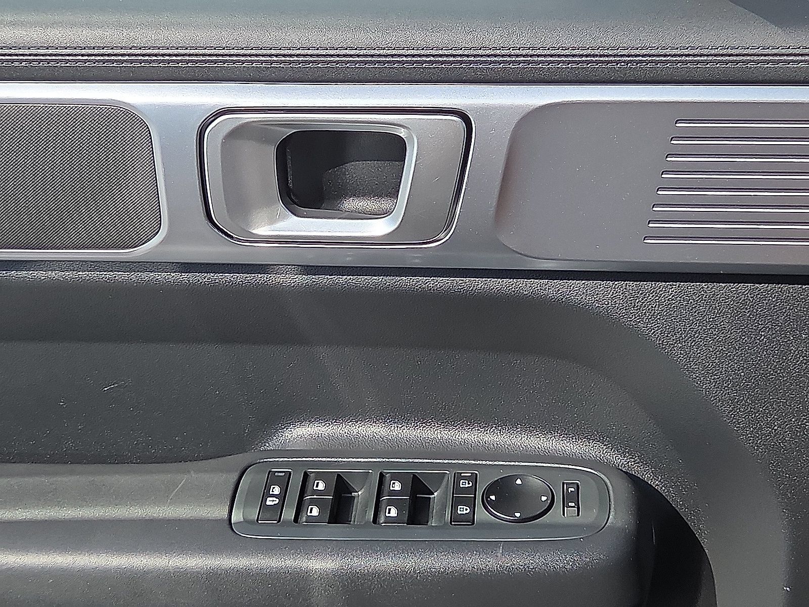 Used 2025 Hyundai Santa Fe SE FWD image 25