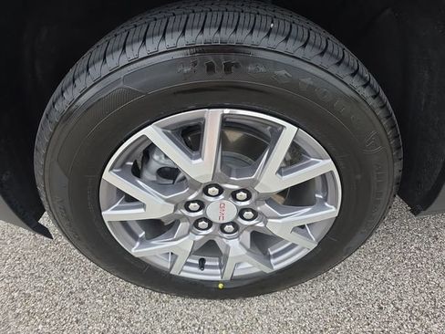 Used 2022 GMC Acadia SLT FWD image 17