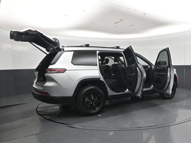 Used 2025 Jeep Grand Cherokee L Altitude RWD image 58