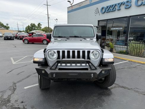 Used 2019 Jeep Wrangler Unlimited Sahara w/ Cold Weather Group AWD/4WD image 2