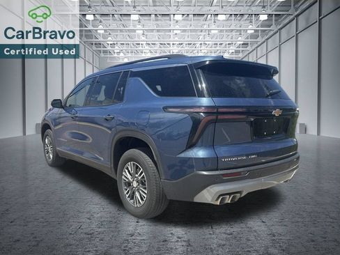 Used 2026 Chevrolet Traverse LT AWD/4WD image 3