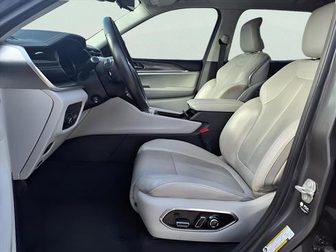 Used 2021 Jeep Grand Cherokee L Overland w/ Luxury Tech Group IV image 9