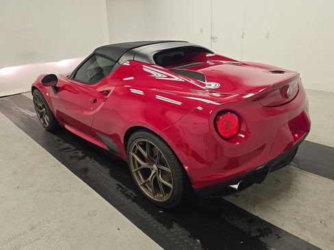 Used 2018 Alfa Romeo 4C Spider RWD image 4