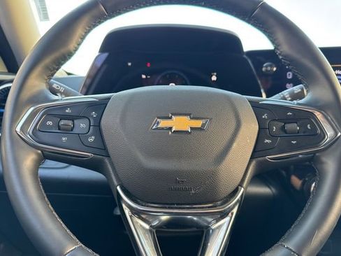 Used 2025 Chevrolet Trax LT w/ LT Convenience Package image 33