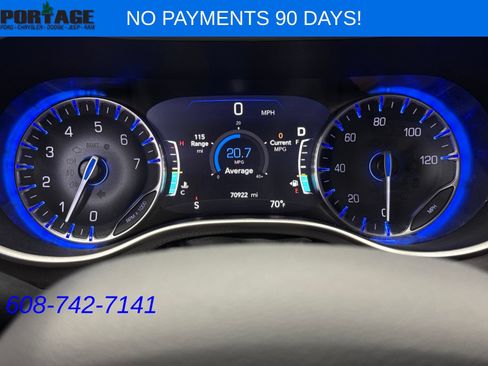 Used 2023 Chrysler Pacifica Touring-L FWD image 7
