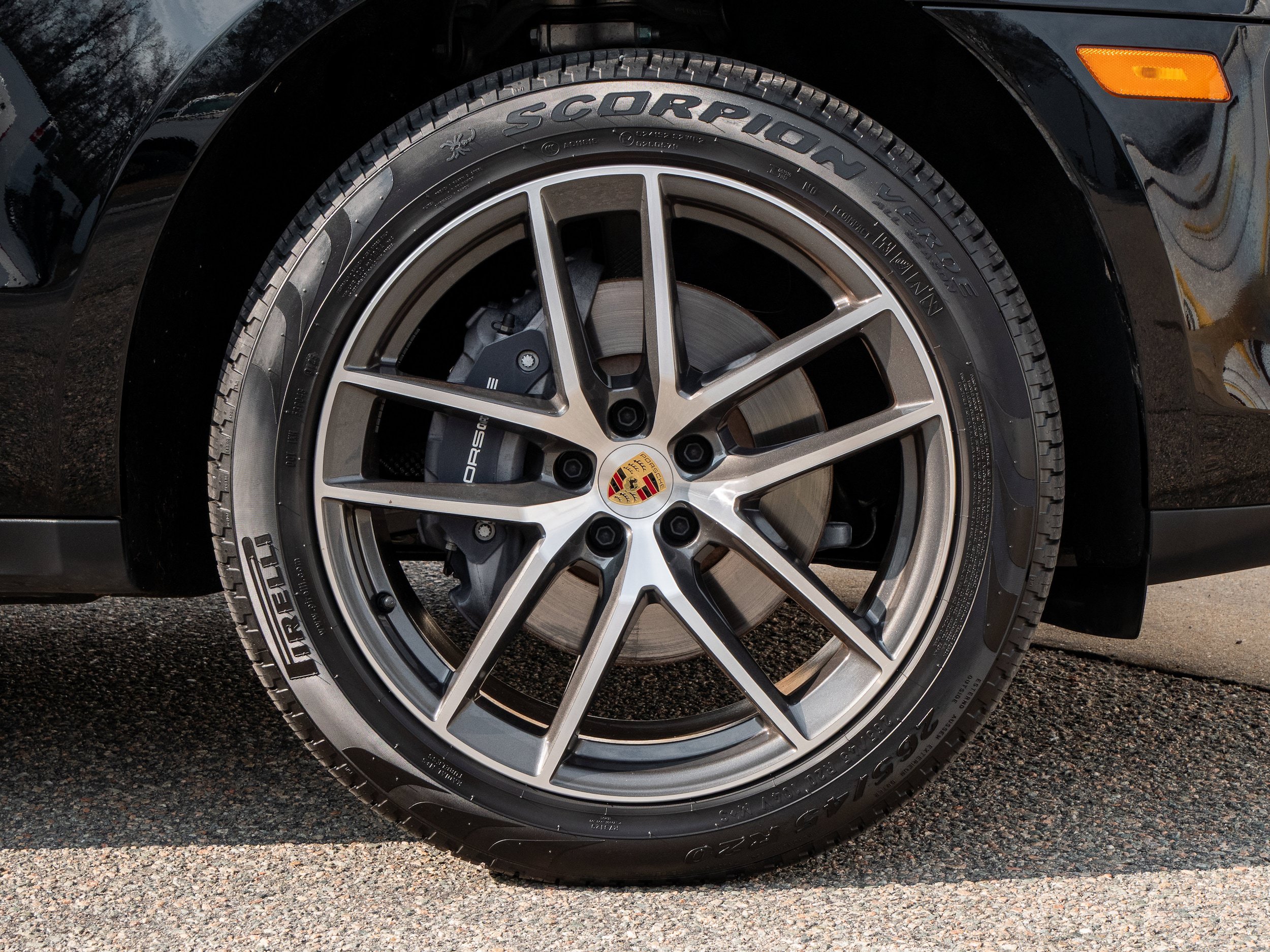 Certified 2025 Porsche Macan AWD/4WD image 16