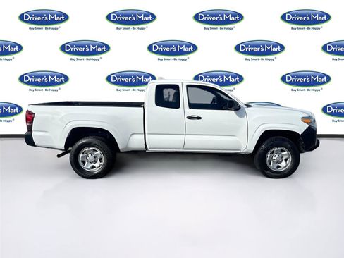 Used 2020 Toyota Tacoma SR image 8