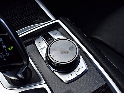 Used 2019 BMW 740i w/ Executive Package RWD image 36