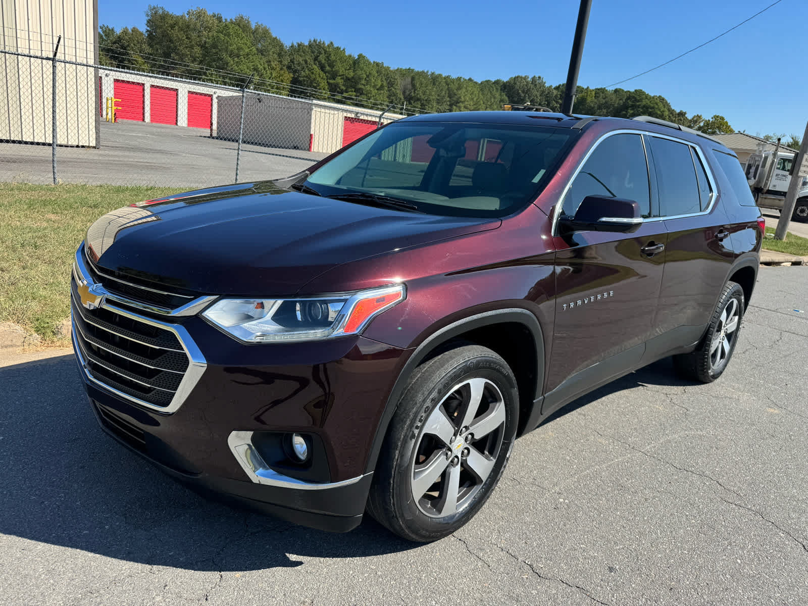 Used 2020 Chevrolet Traverse LT w/ LT Premium Package FWD image 1