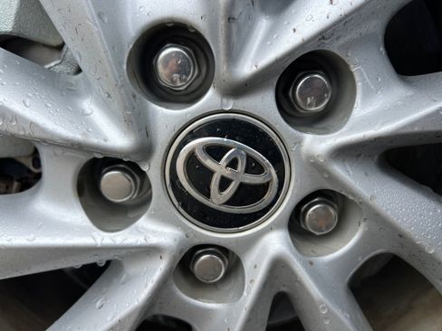 Used 2021 Toyota Camry LE FWD image 28