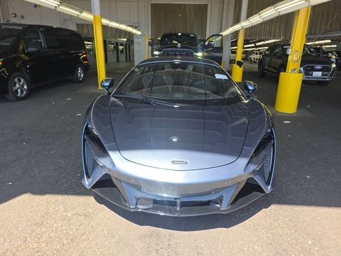 Used 2024 McLaren Artura RWD image 2