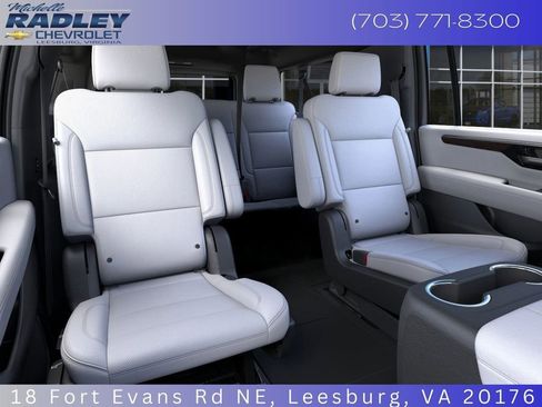 New 2026 Chevrolet Suburban Premier image 17