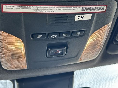 Used 2022 Toyota Corolla SE image 18