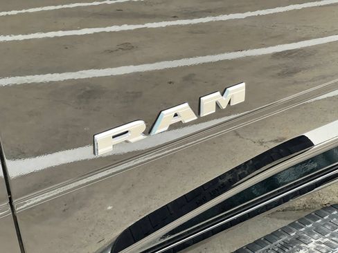 Used 2020 RAM 3500 Big Horn w/ Level 1 Equipment Group AWD/4WD image 10